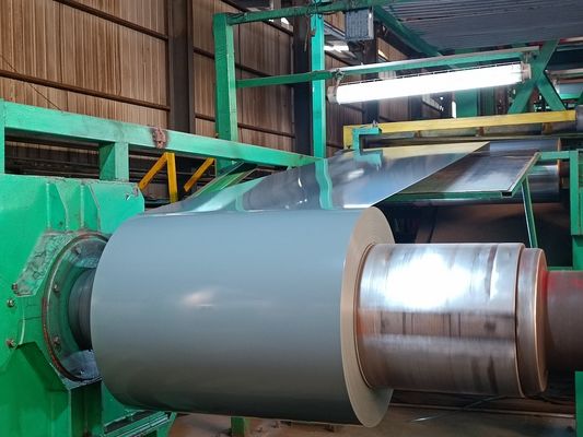 Oberflächenmalerei15-25 +5um Farbbeschichtete Stahlspule Vormalte Verzinkte Stahlspule Z275/PPGI Spulen für Metallfoofing-Panels